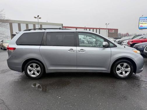 2013 Toyota Sienna LE