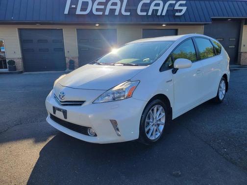 2012 Toyota Prius v Five