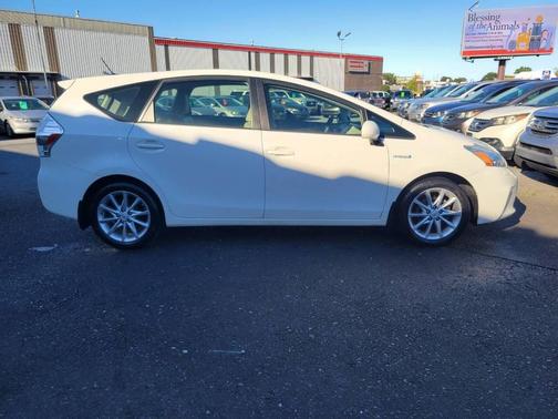 2012 Toyota Prius v Five