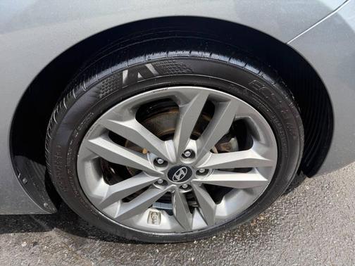 2017 Hyundai Elantra GT Base