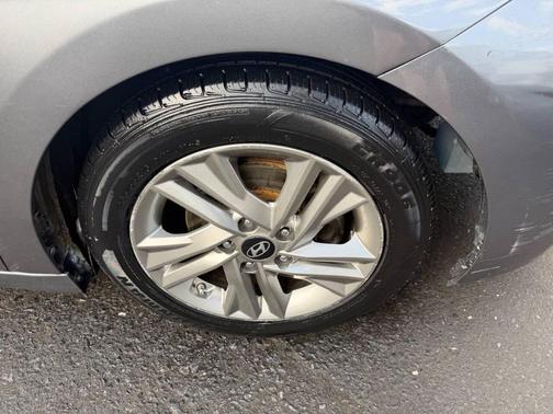 Gray 2019 Hyundai ELANTRA SEL