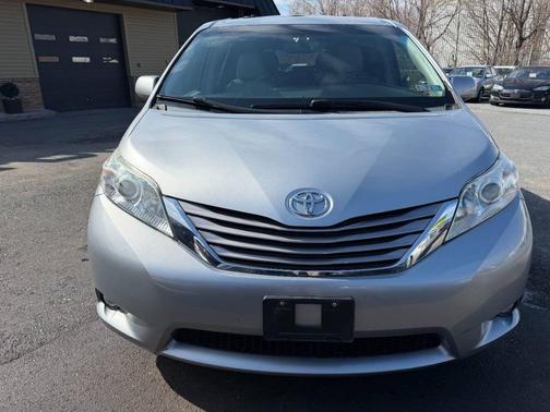 2016 Toyota Sienna XLE