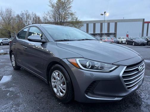 2018 Hyundai ELANTRA SE