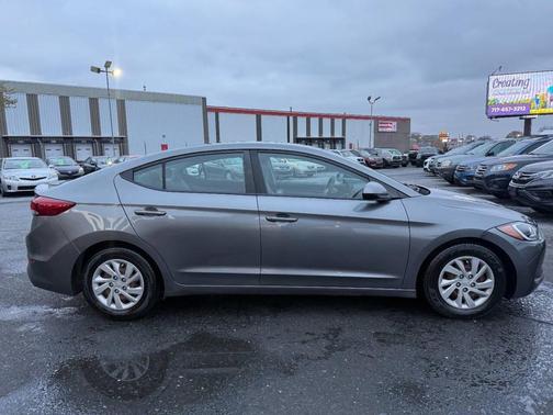 2018 Hyundai ELANTRA SE