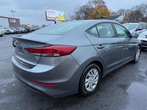 2018 Hyundai ELANTRA SE
