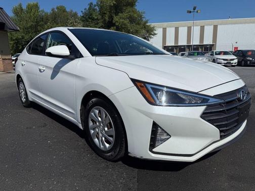2019 Hyundai ELANTRA SE