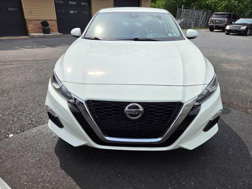 White 2021 Nissan Altima 2.5 S 4dr Sedan