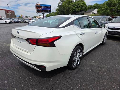 White 2021 Nissan Altima 2.5 S 4dr Sedan