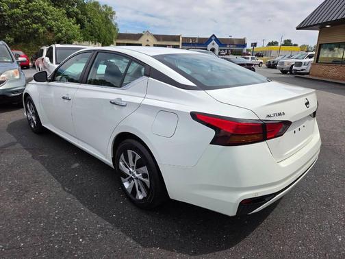White 2021 Nissan Altima 2.5 S 4dr Sedan