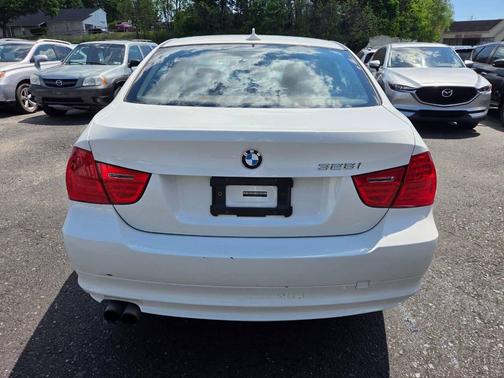 White 2011 BMW 328 328i 4dr Sedan