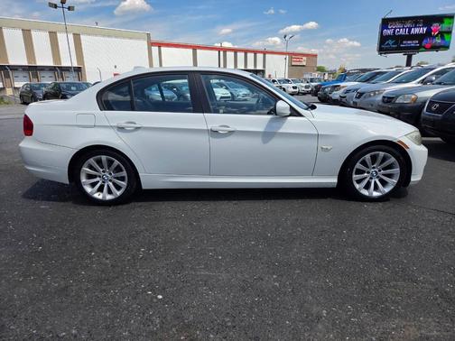 White 2011 BMW 328 328i 4dr Sedan