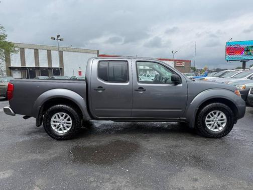Gray 2018 Nissan Frontier SV