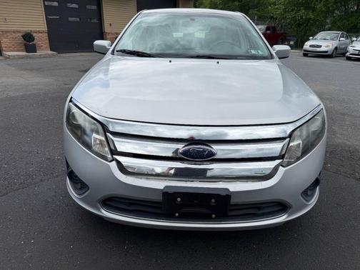 Silver 2010 Ford Fusion SE