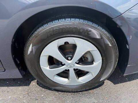 Gray 2014 Toyota Prius Two