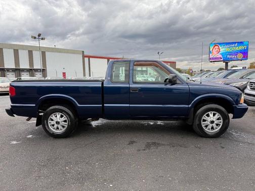 2003 GMC Sonoma SLS 3dr Extended Cab 4WD SB