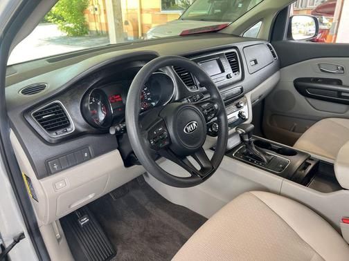 2018 Kia Sedona LX