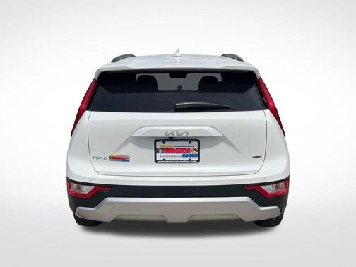 Snow White Pearl 2026 Kia Niro EX