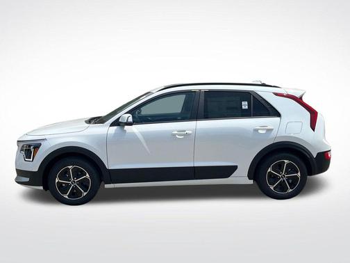 Snow White Pearl 2026 Kia Niro EX