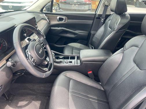 Everlasting Silver 2023 Kia Sorento EX