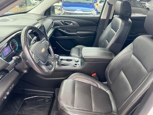 Summit White 2021 Chevrolet Traverse Premier