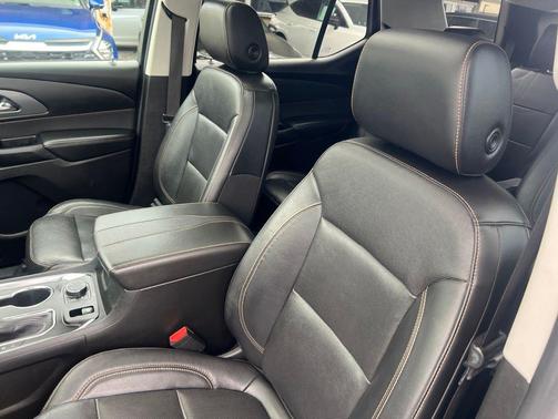 Summit White 2021 Chevrolet Traverse Premier