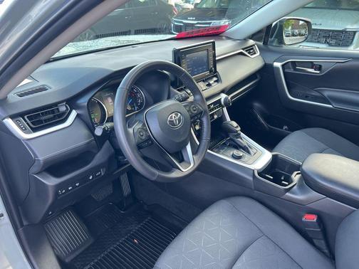 2022 Toyota RAV4 Hybrid XLE
