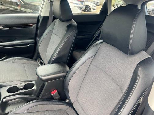 Snow White Pearl 2023 Kia Seltos S