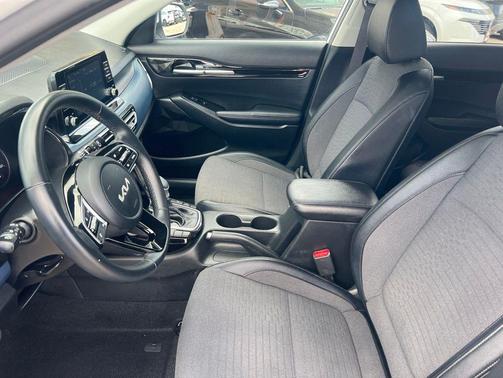 Snow White Pearl 2023 Kia Seltos S