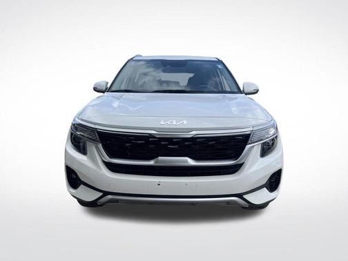 Snow White Pearl 2023 Kia Seltos S