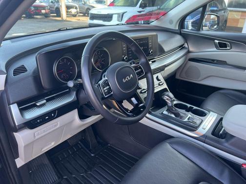 2024 Kia Carnival LX