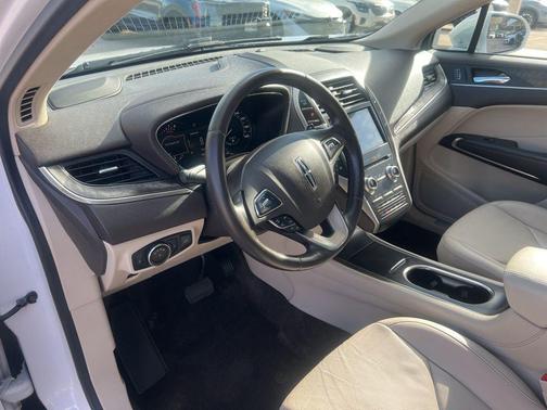 White Platinum Clearcoat Metallic 2017 Lincoln MKC Reserve