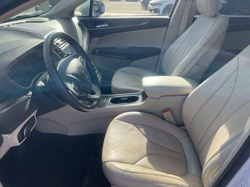 White Platinum Clearcoat Metallic 2017 Lincoln MKC Reserve