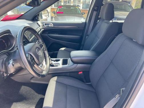 2022 Jeep Grand Cherokee Laredo