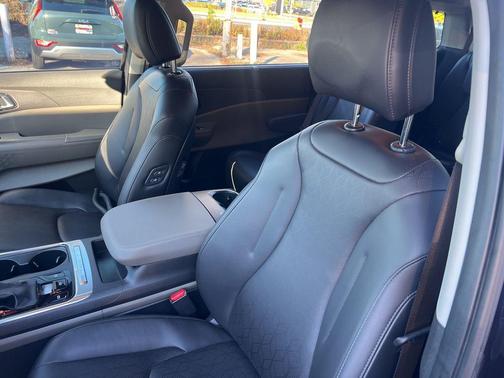 2025 Kia Carnival EX