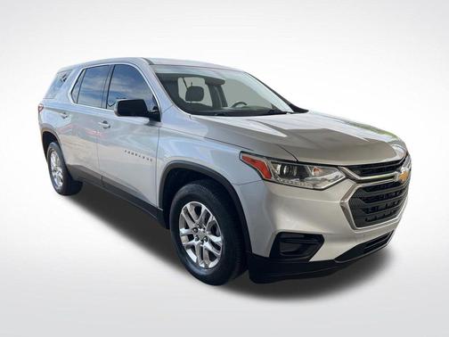 Silver Ice Metallic 2019 Chevrolet Traverse LS
