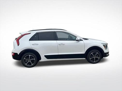 2025 Kia Niro SX