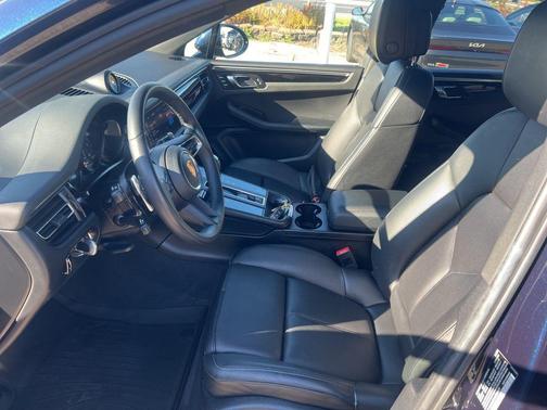 2022 Porsche Macan Base