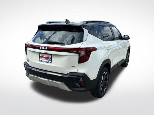 Clear White/Black Roof 2026 Kia Seltos S