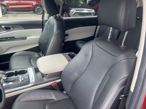 2023 Kia Carnival LX