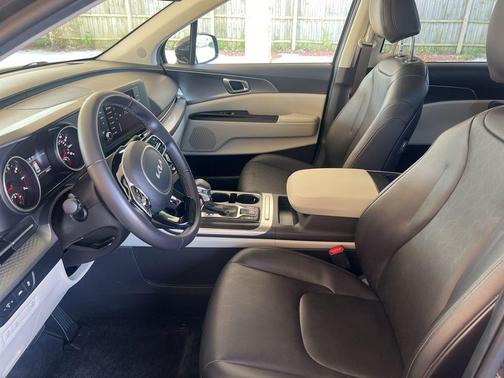 2024 Kia Carnival LX