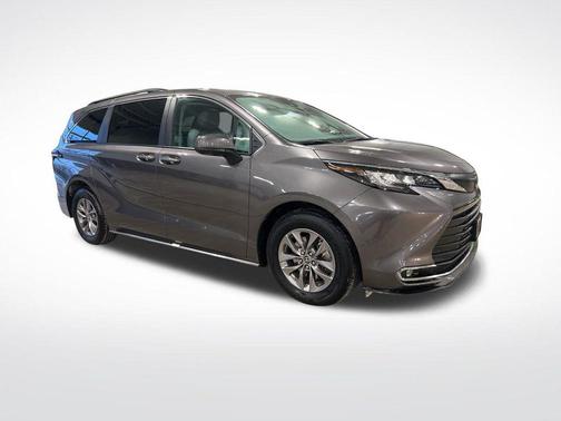 2022 Toyota Sienna XLE