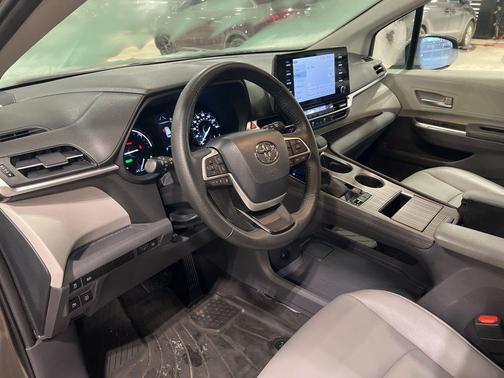 2022 Toyota Sienna XLE