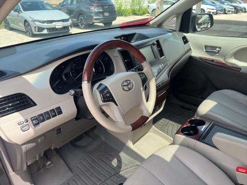 2014 Toyota Sienna XLE