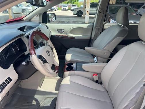 2014 Toyota Sienna XLE