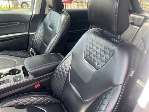 Iconic Silver Metallic 2023 Ford Edge Titanium