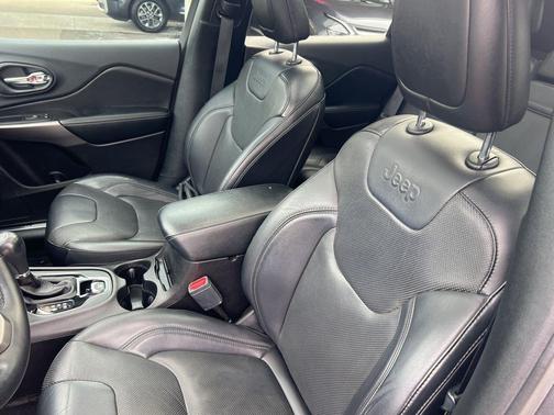 Granite Crystal Metallic Clearcoat 2019 Jeep Cherokee Limited