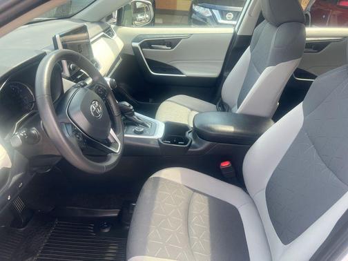 Ice Cap 2023 Toyota RAV4 Hybrid XLE