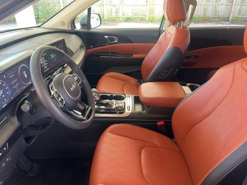 2024 Kia Carnival SX