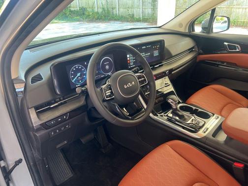 2024 Kia Carnival SX