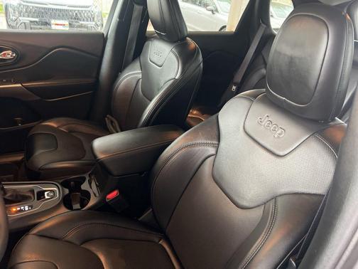 2022 Jeep Cherokee Latitude Lux